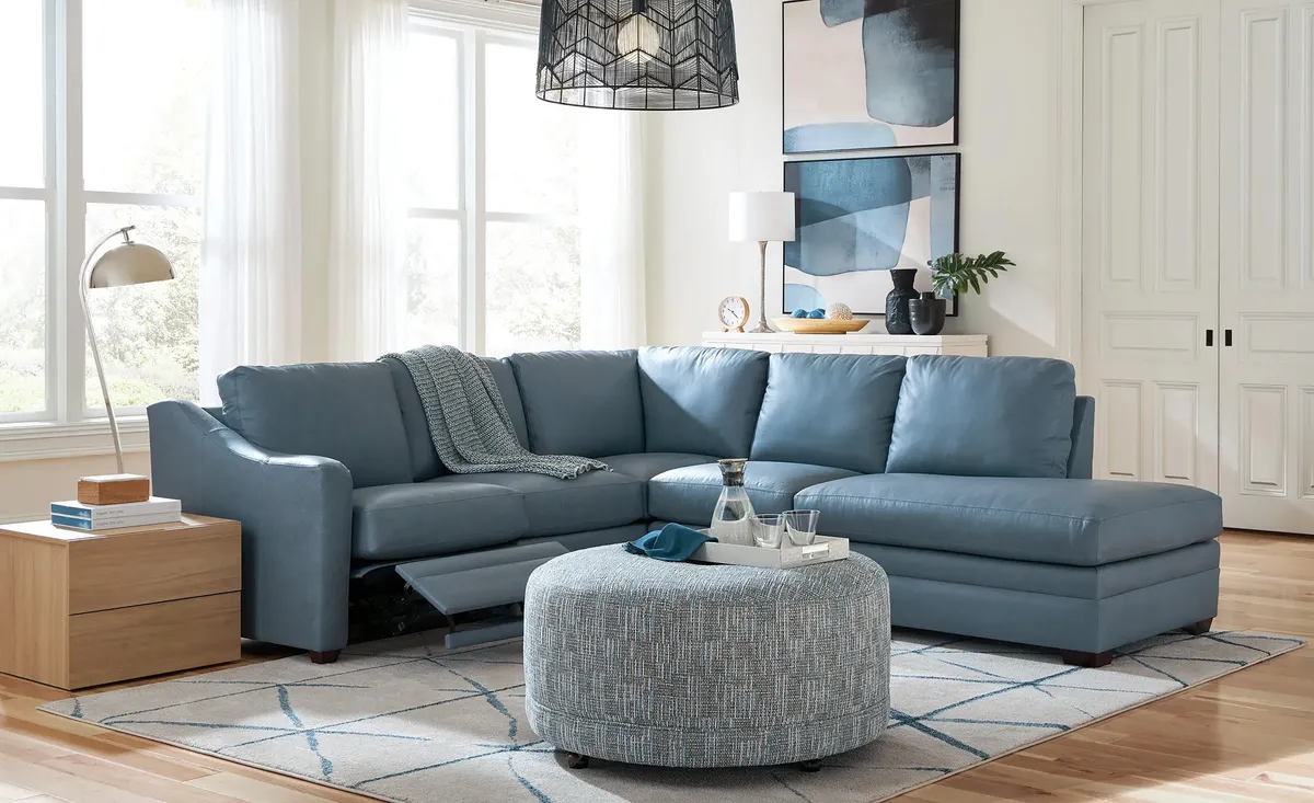 Kanapa czy narożnik? Jaką sofę wybrać do małego i dużego salonu w 2025 roku